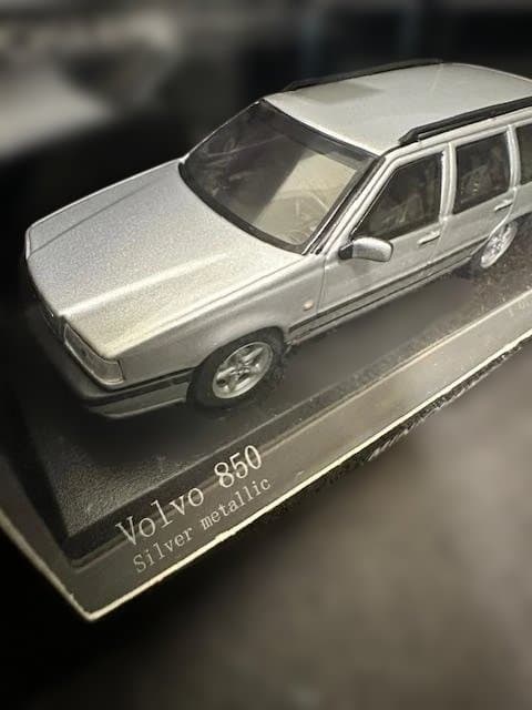 【MINICHAMPS】 Volvo 850 （1996）シルバー　1/43