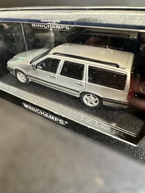 【MINICHAMPS】 Volvo 850 （1996）シルバー　1/43
