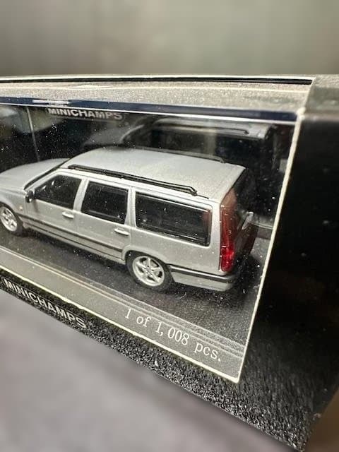 【MINICHAMPS】 Volvo 850 （1996）シルバー　1/43