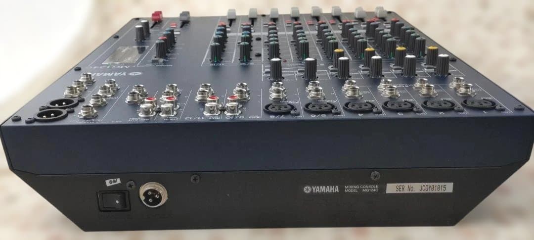 美品　YAMAHA MG124c アナログミキサー 12チャンネル　動作ＯＫ
